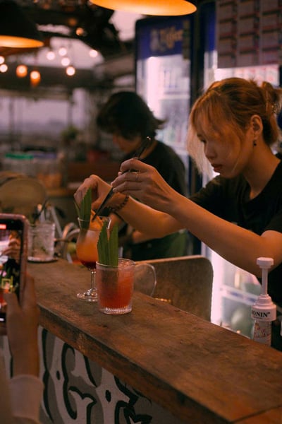 Theo Như Ý, hóa ra, người trẻ không nhất thiết phải “vẫy vùng” đi làm thật sớm, có rất nhiều tri thức cần tích lũy mới có thể phát triển bền vững.