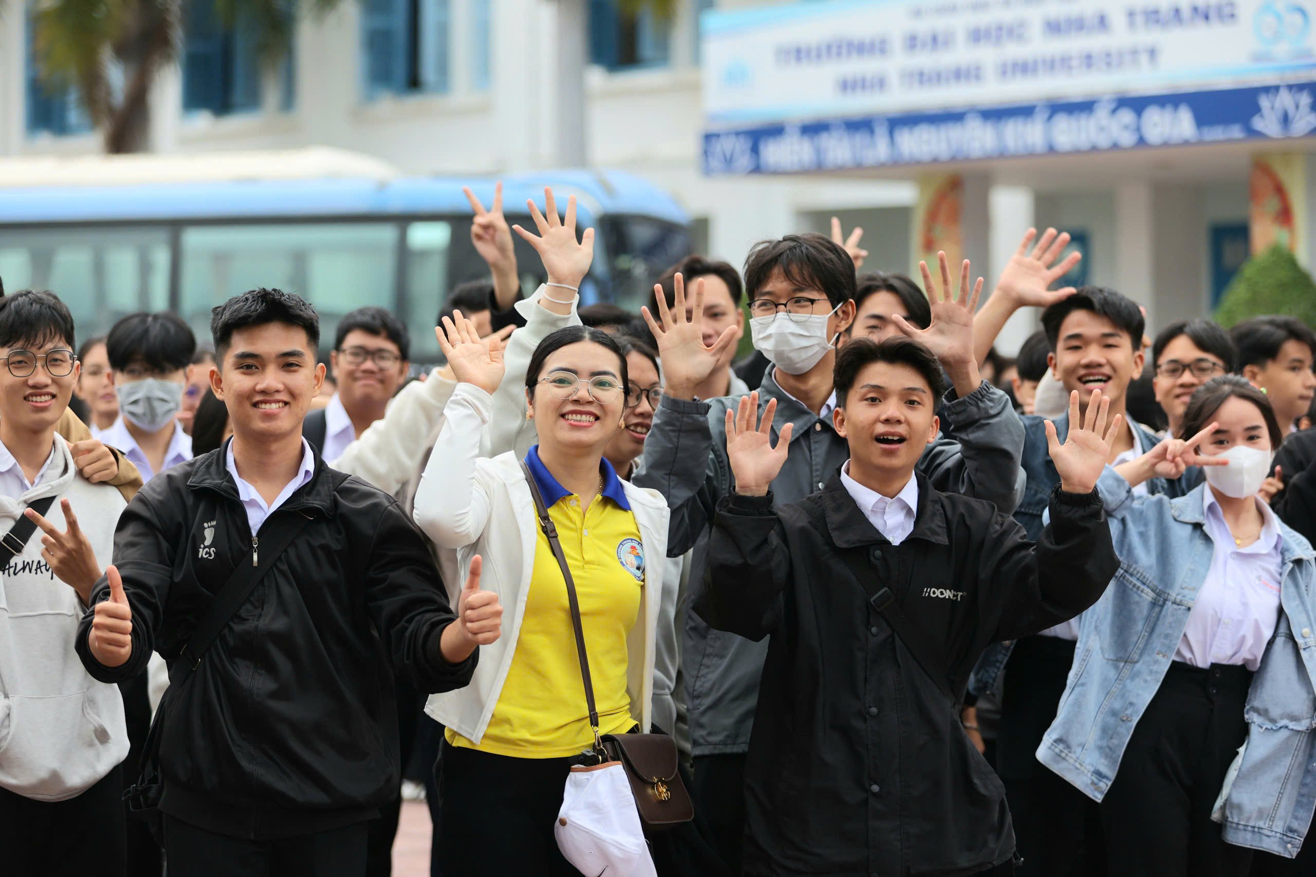 Thi tốt nghiệp THPT 2025: Quy định mới về vật dụng được mang vào phòng thi - Ảnh 4.