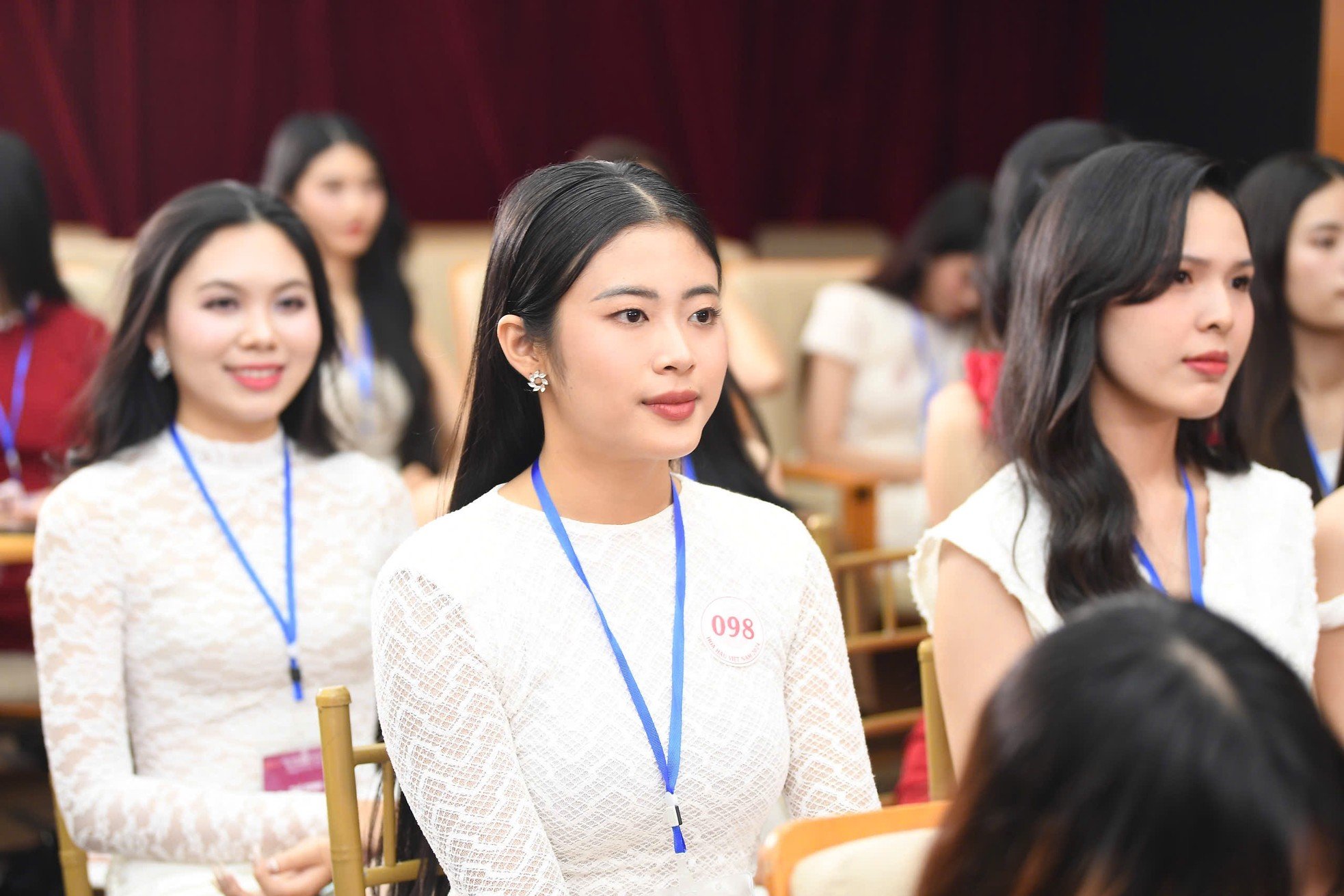 Nearly 100 girls were nervous before the results were announced at the Miss Vietnam Preliminary Round, photo 14