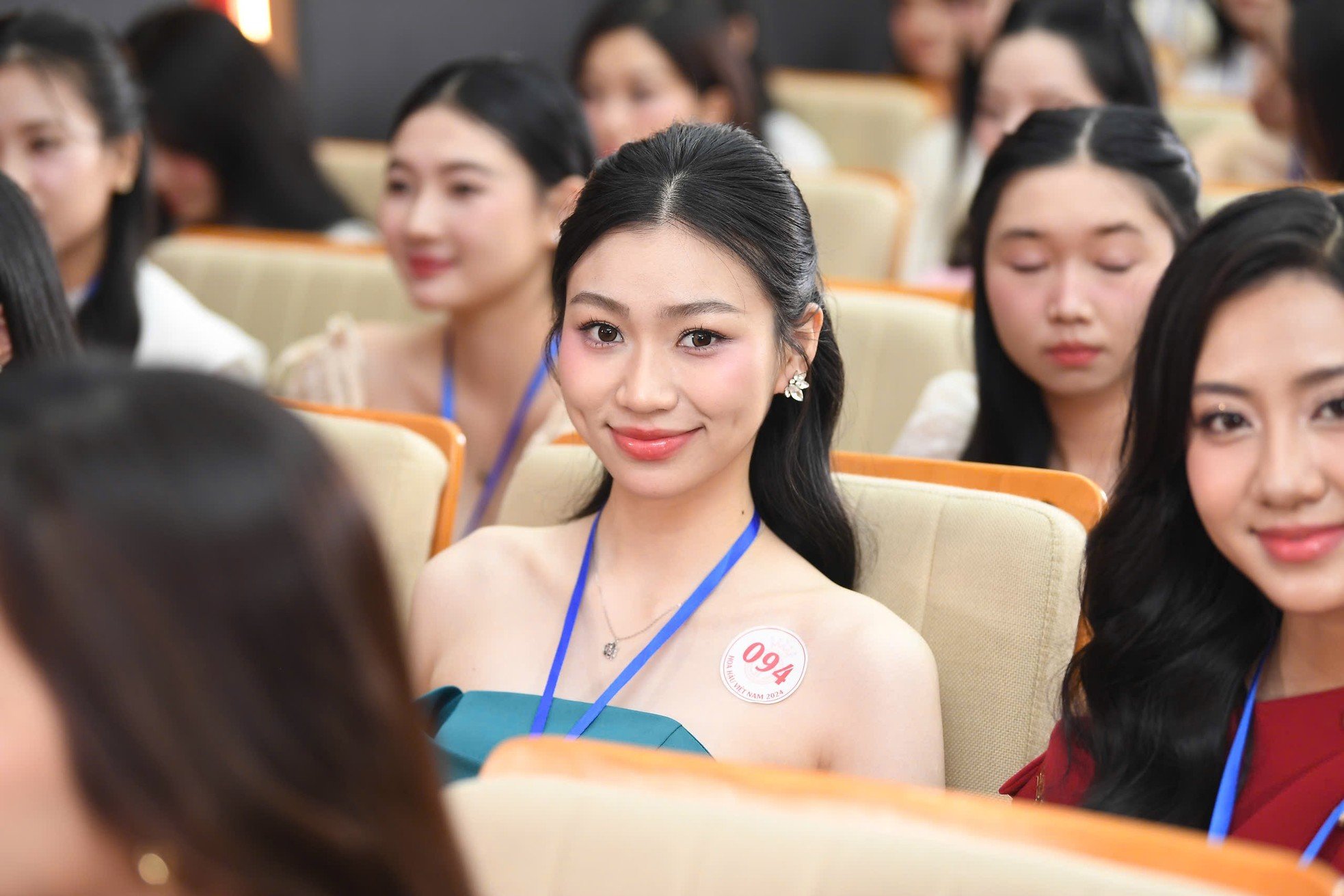 Nearly 100 girls were nervous before the results were announced at the Miss Vietnam Preliminary round photo 1