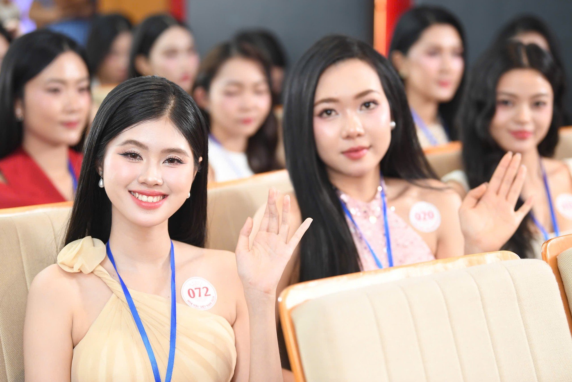 Nearly 100 girls were nervous before the results were announced at the Miss Vietnam Preliminary Round, photo 10