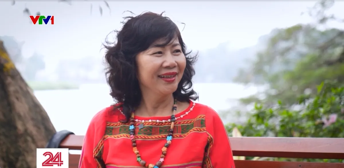 60-year-old woman conquers 39 mountains, travels to 3 Indochina countries