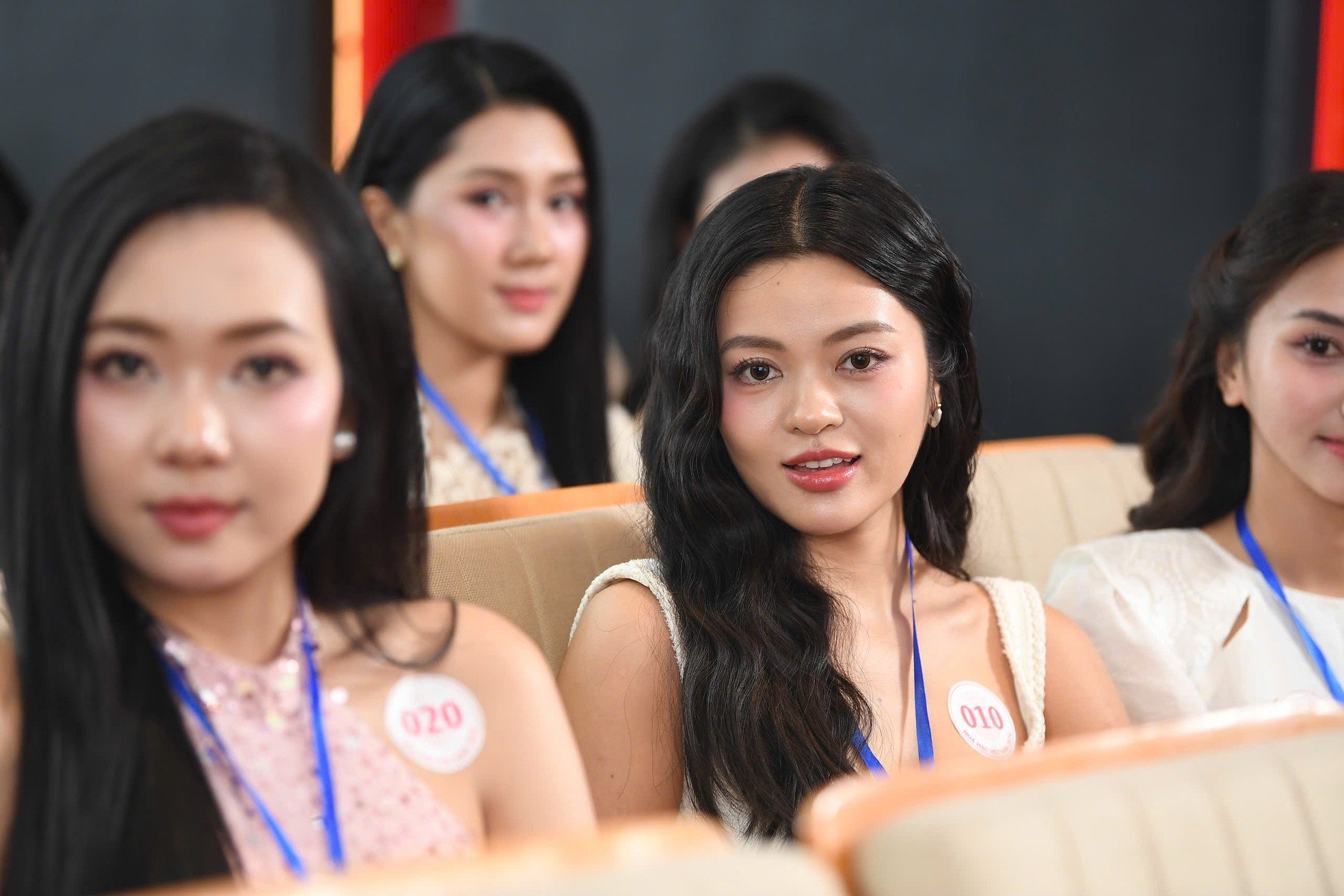 Nearly 100 girls were nervous before the results were announced at the Miss Vietnam Preliminary Round, photo 15