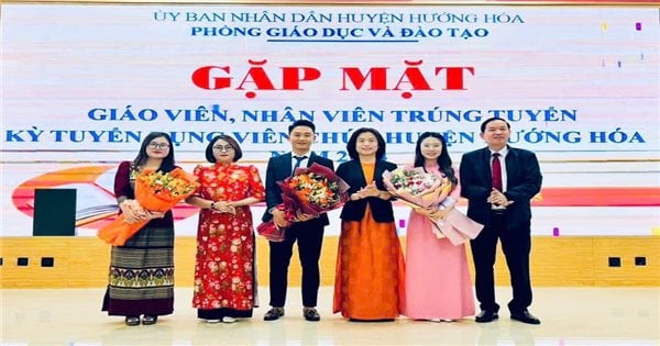 Quang Tri: Received 12 ethnic minority teachers who passed the civil service exam