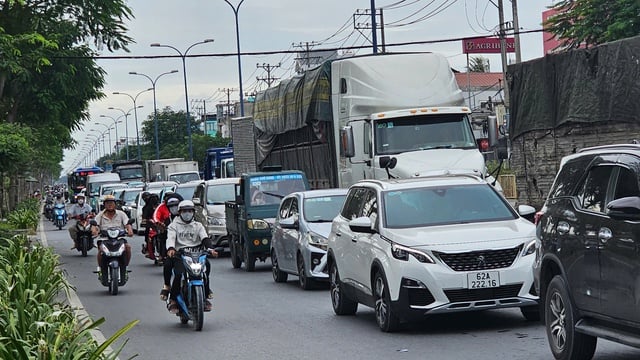 Tai nạn giao thông nghiêm trọng ngay giao lộ ở Bình Chánh- Ảnh 3.