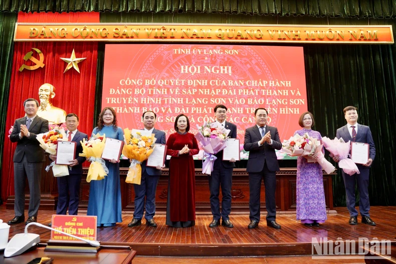 Công bố quyết định thành lập Báo và Đài Phát thanh và Truyền hình tỉnh Lạng Sơn ảnh 1