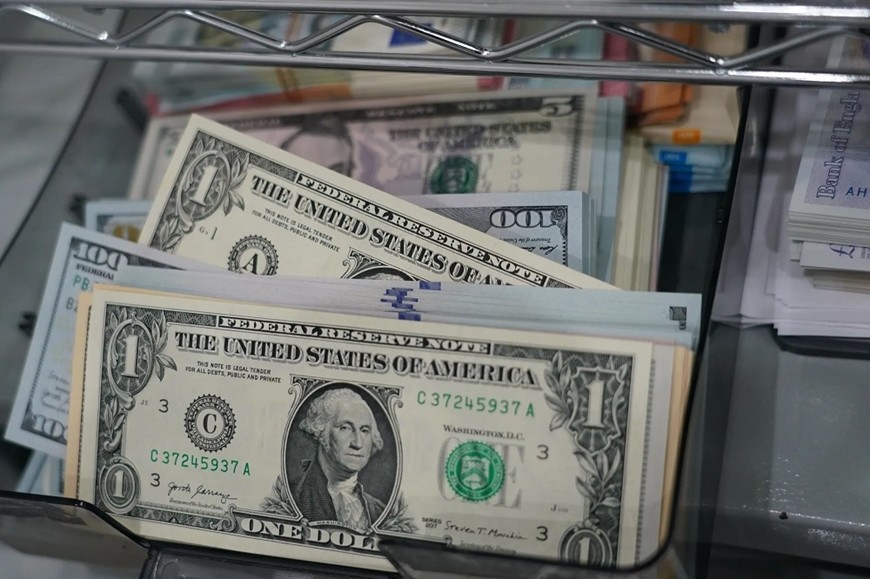  Tỷ giá USD hôm nay, 1-4: Đồng USD phục hồi nhẹ trước thềm chính sách thuế quan mới. Ảnh: Reuters