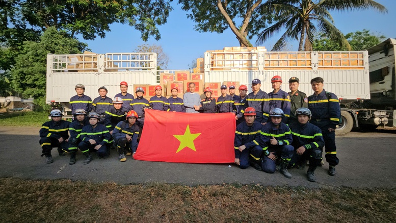 Bộ Công an Việt Nam trao tặng Myanmar gần 3 tấn hàng cứu trợ- Ảnh 1.