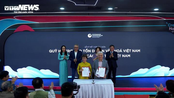 Ceremonia de firma de la campaña 