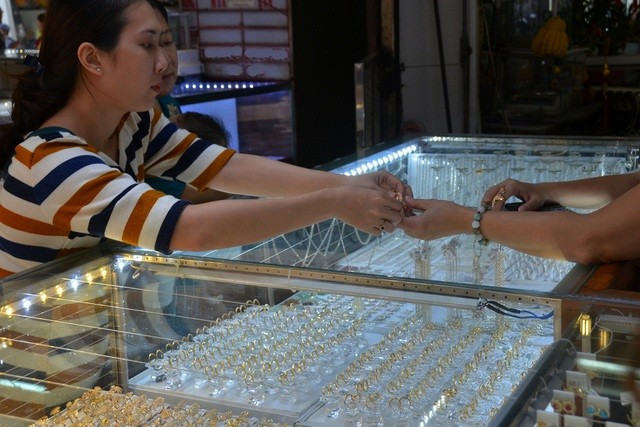Đêm qua, giá vàng thế giới có lúc tăng 116 USD/ounce