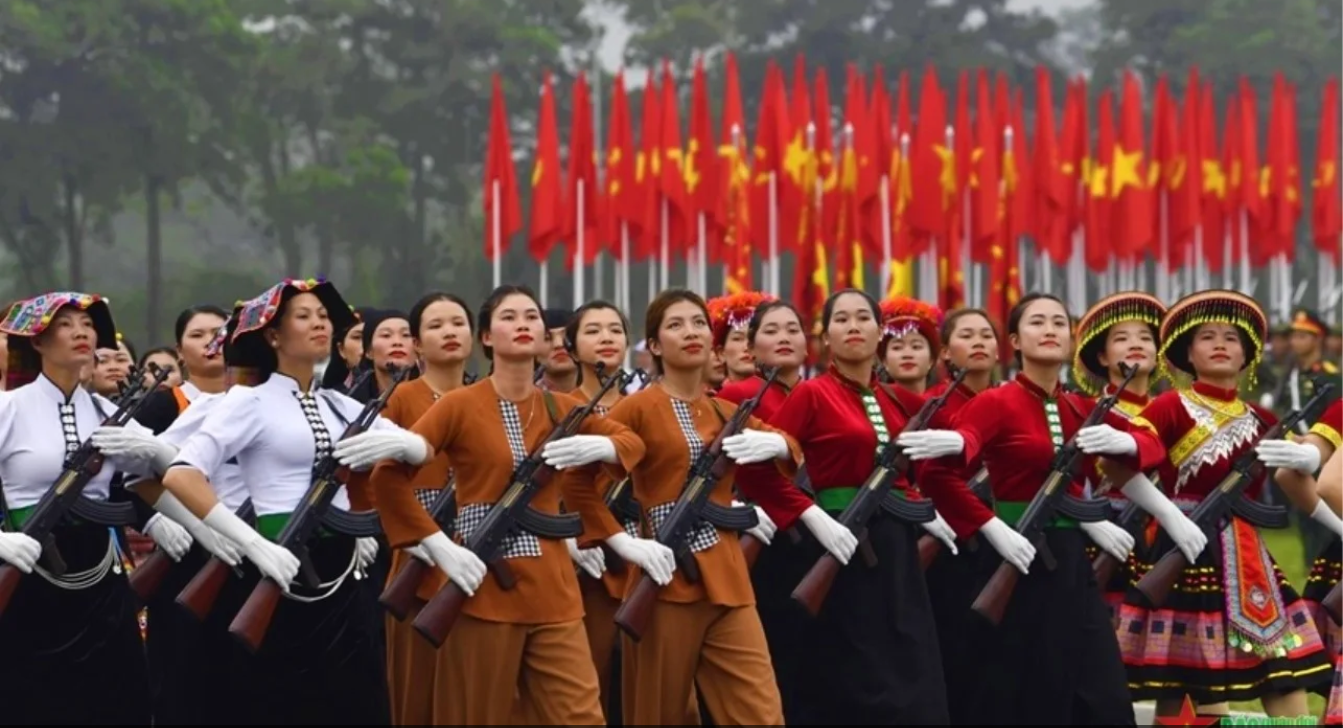 Heredar y promover las lecciones aprendidas de la victoria de Dien Bien Phu para continuar construyendo el gran bloque de unidad nacional en el nuevo período. Foto: QĐND.vn