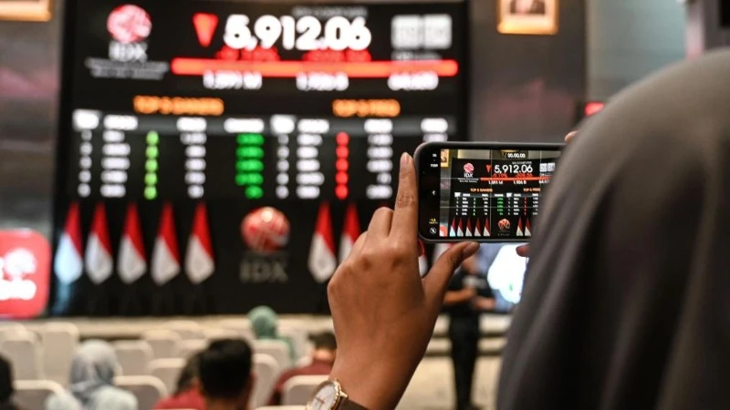 Bảng chỉ số chứng khoán tại Jakarta, Indonesia, ngày 8/4/2025. (Ảnh: Xinhua)