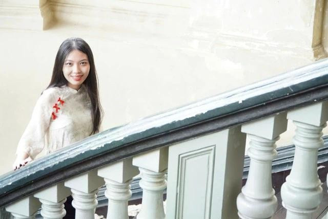 Người trẻ chụp ảnh ở Bảo tàng TP.HCM. ẢNH: THANH NAM