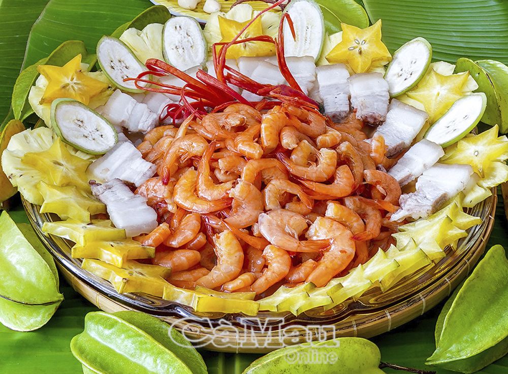 ส้มตำมะละกอเปรี้ยวมะเฟืองสับปะรดคลุกกะปิ เมนูอร่อยจากบ้านนอกดำดอย
