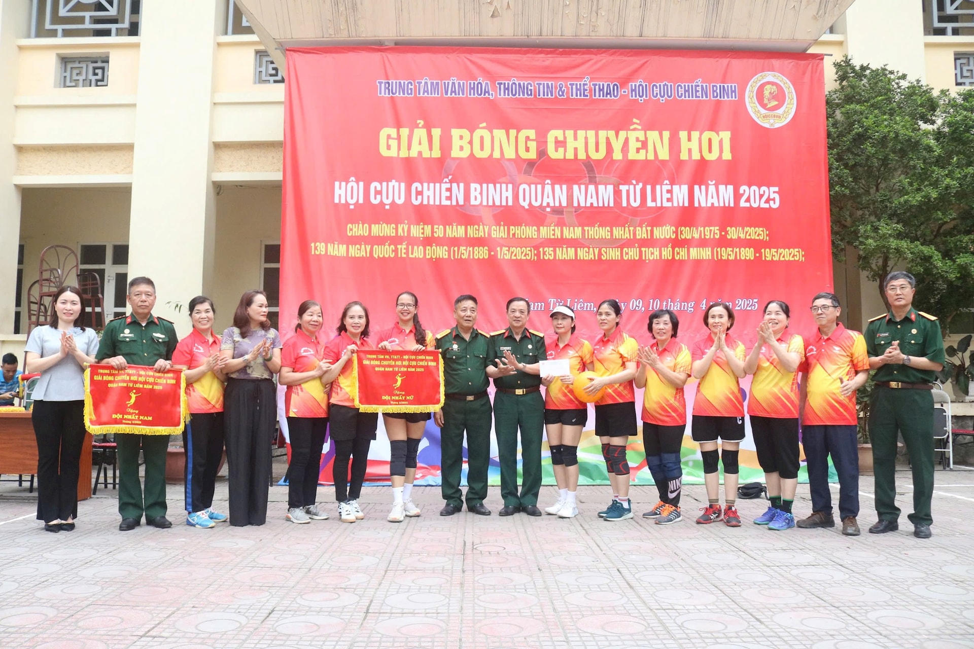 anh-3-trao-giai-cho-cac-doi-doat-giai-nhat.jpg