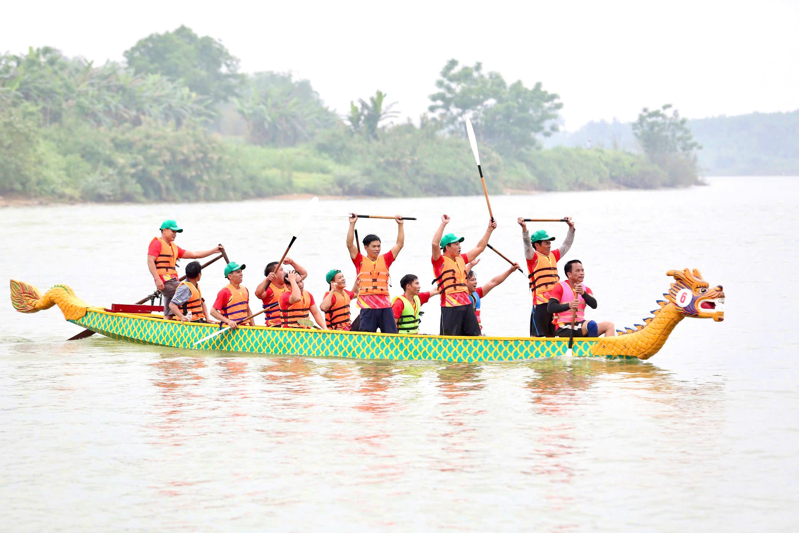 ពិធីបុណ្យអុំទូកប្រពៃណីរបស់ស្រុក Trieu Phong ពង្រីកនៅឆ្នាំ២០២៥
