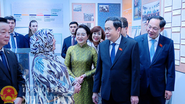 Chủ tịch Quốc hội Trần Thanh Mẫn và Phu nhân Nguyễn Thị Thanh Nga cùng Đoàn đại biểu cấp cao Việt Nam thăm Đại học Phương Đông Tashkent