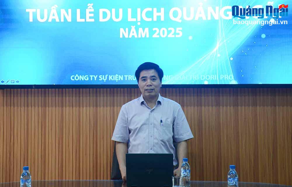 Giám đốc Sở VH-TT&DL Nguyễn Tiến Dũng phát biểu tại cuộc họp.