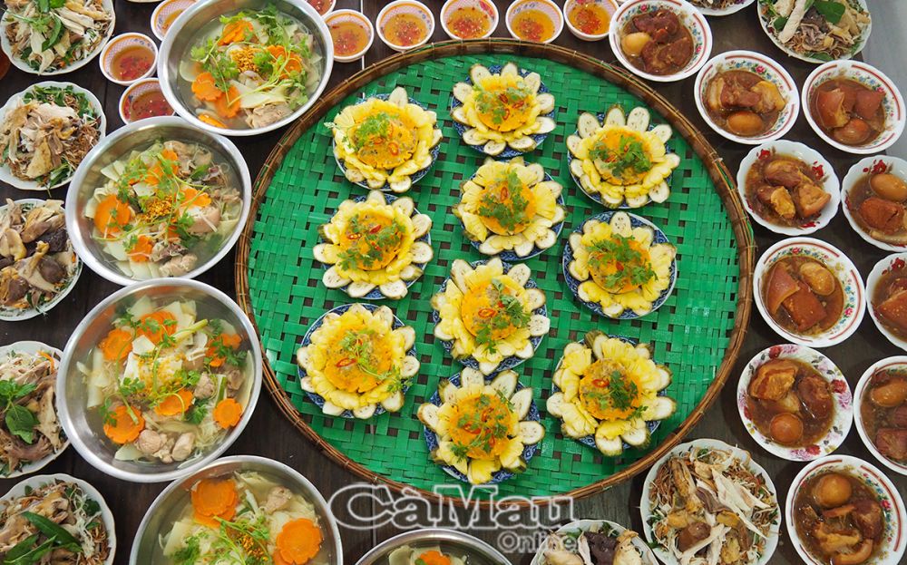 찐 생선 소스는 소박한 요리이지만 많은 사람들에게 사랑받고 있습니다.