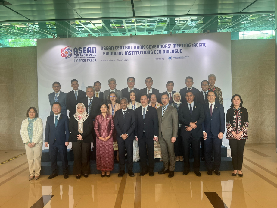 Phó Thống đốc Nguyễn Ngọc Cảnh tham dự các phiên đối thoại với Hội đồng kinh doanh và CEO các tổ chức tài chính