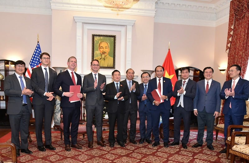 ក្រុមហ៊ុន Vietjet និង AV AirFinance បានចុះហត្ថលេខាលើកិច្ចព្រមព្រៀងសហប្រតិបត្តិការតម្លៃ 300 លានដុល្លារ ដើម្បីអភិវឌ្ឍកងនាវា ដែលប្រាក់ចំណូលសរុបជាមួយសហរដ្ឋអាមេរិកឈានដល់ 64 ពាន់លានដុល្លារ