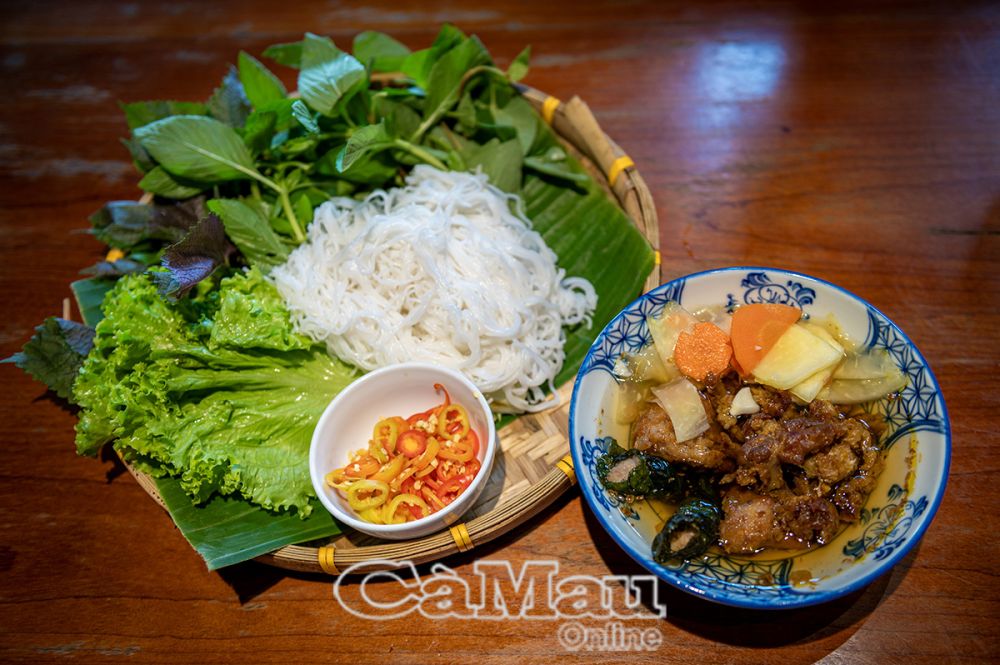 Bun Cha ist ein Gericht mit einer harmonischen Kombination aus Farbe und Geschmack.