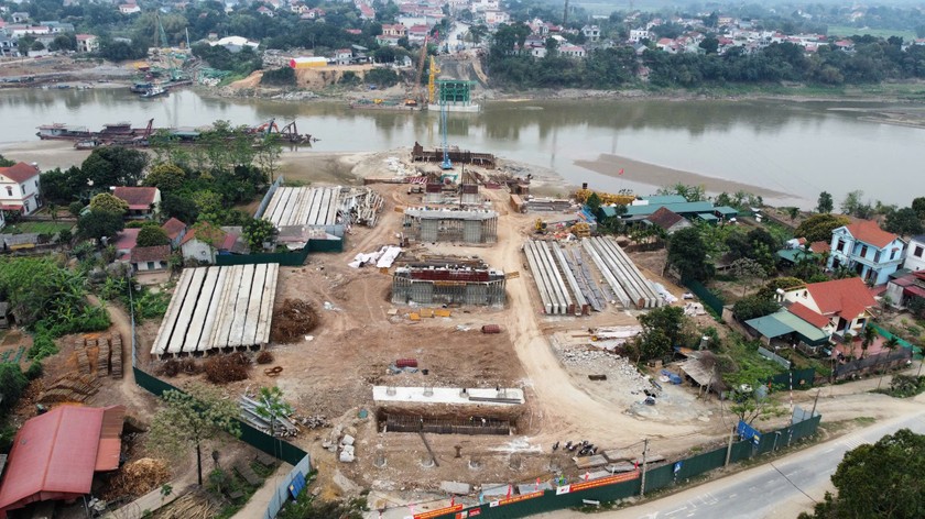 Mố, trụ cầu sử dụng kết cấu bê tông cốt thép, móng cọc khoan nhồi.