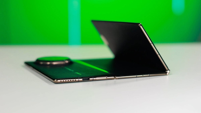 Samsung hướng đến smartphone gập bốn - Ảnh 1.