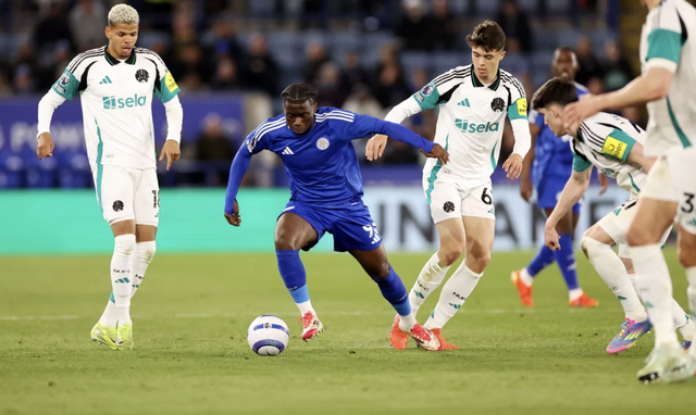 Leicester thua trắng 0-3, Newcastle đẩy Man City khỏi Top 5 - Ảnh 1.