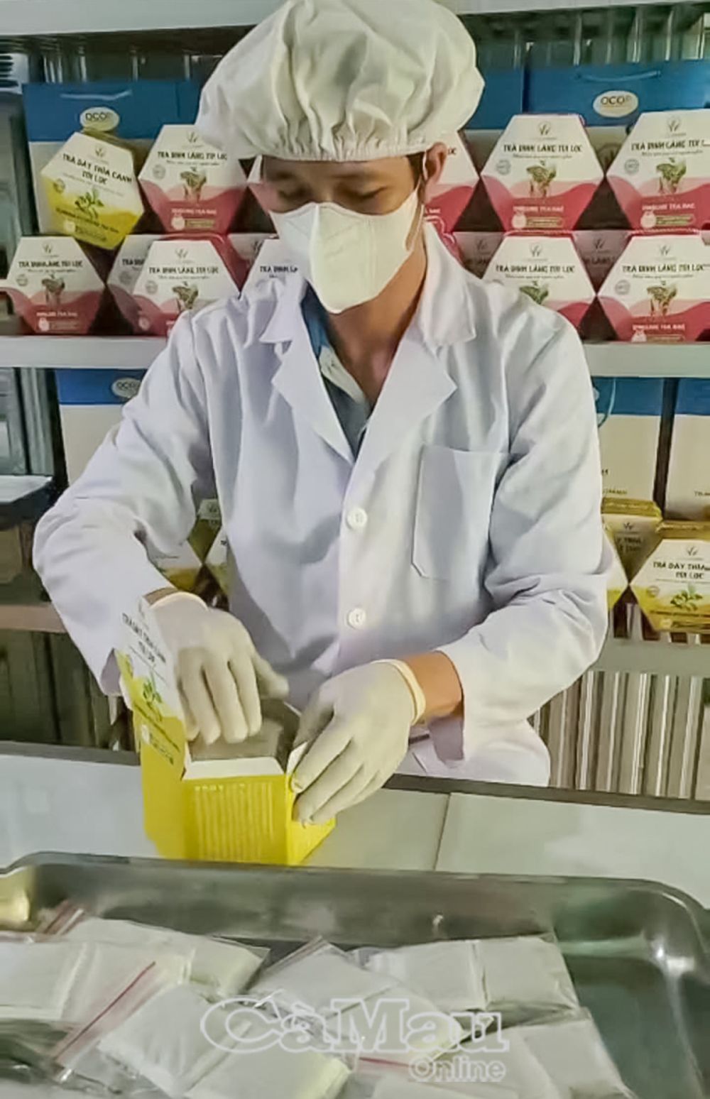 De nombreuses entreprises de la province ont répondu activement à la Journée des droits des consommateurs au Vietnam. (Sur la photo : les ouvriers de Hung Khanh Production and Trading Company Limited emballent des produits).