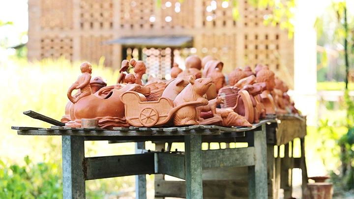 Atelier de poterie au design unique photo 4