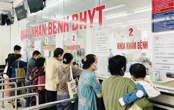 Dừng cấp thẻ BHYT giấy từ 1.6: Làm gì để được khám chữa bệnh?- Ảnh 1.