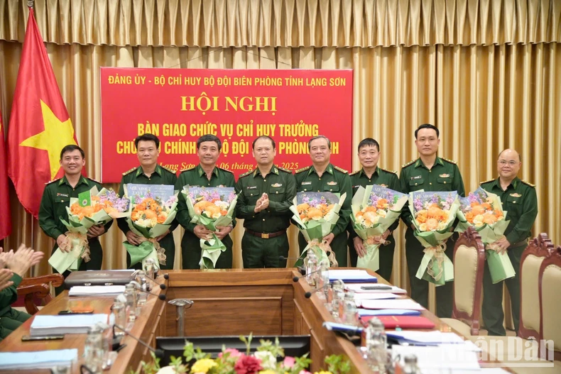 Bộ đội Biên phòng tỉnh Lạng Sơn bàn giao chức vụ Chỉ huy trưởng, Chính ủy ảnh 3