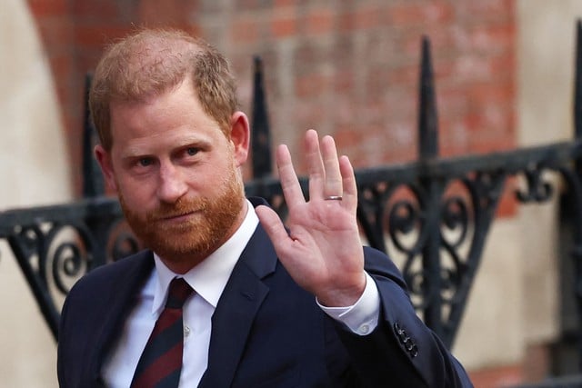 La raison pour laquelle le prince Harry et William ont supplié le roi Charles de ne pas épouser Camilla - Photo 1.