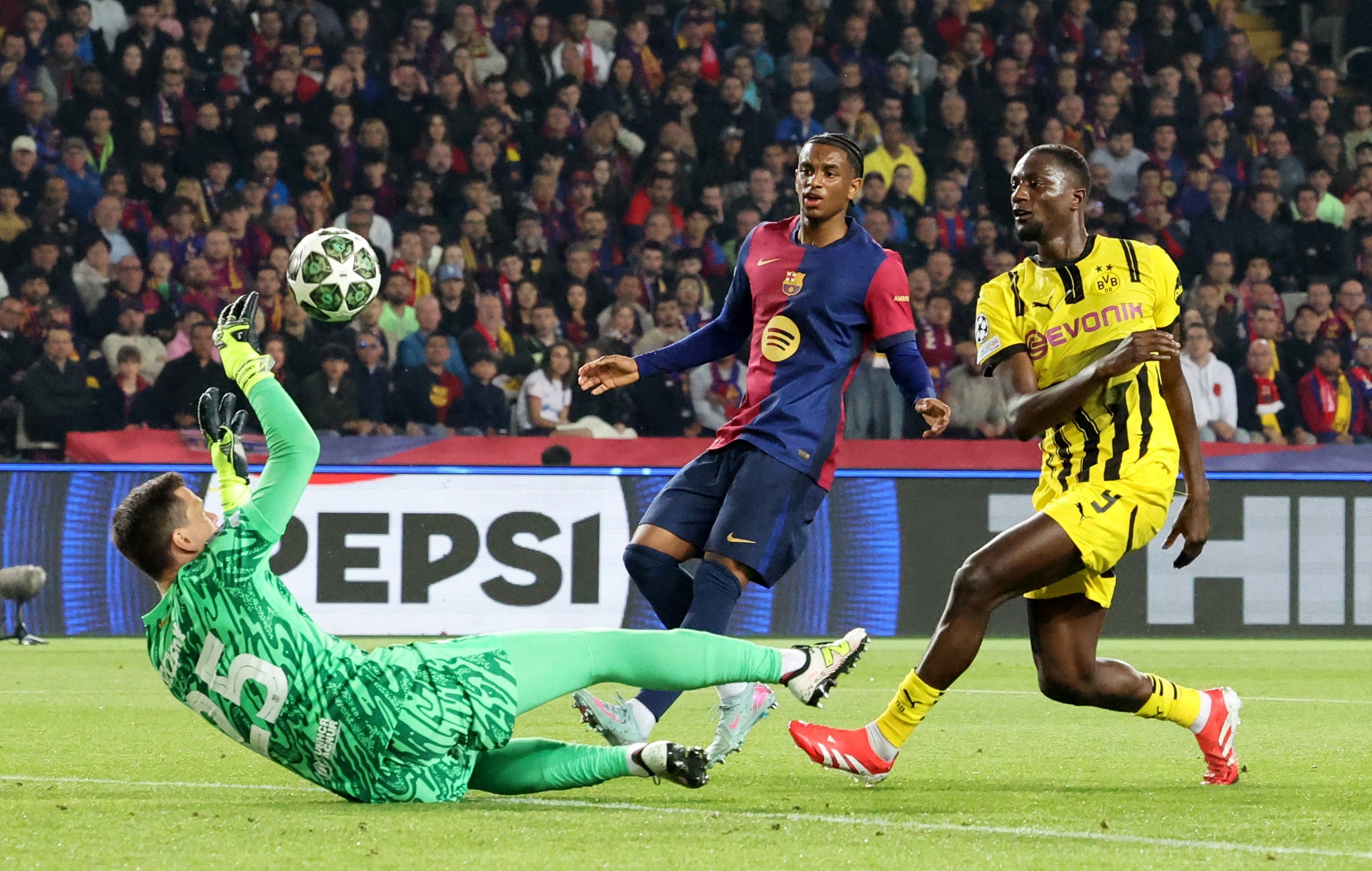 Barca vs Dortmund anh 5