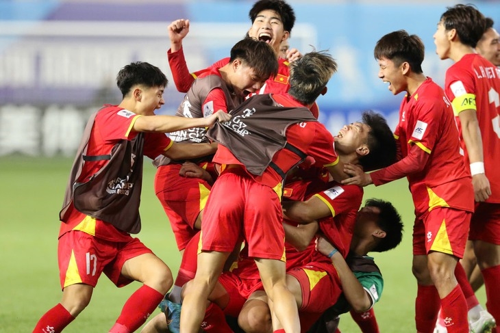 U.17 เวียดนาม โชว์อารมณ์ร่วมเหนือคู่ต่อสู้ที่แข็งแกร่งอย่างญี่ปุ่น - ภาพที่ 1
