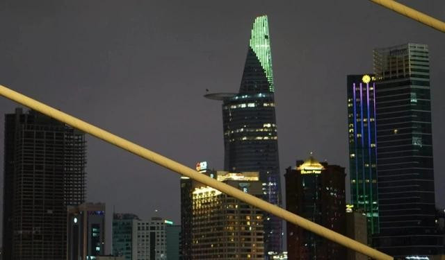 Có thể vi vu TP.HCM trong một ngày chỉ với 100.000 đồng. ẢNH: THANH NAM