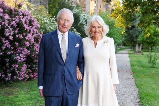 La raison pour laquelle le prince Harry et William ont supplié le roi Charles de ne pas épouser Camilla - Photo 2.