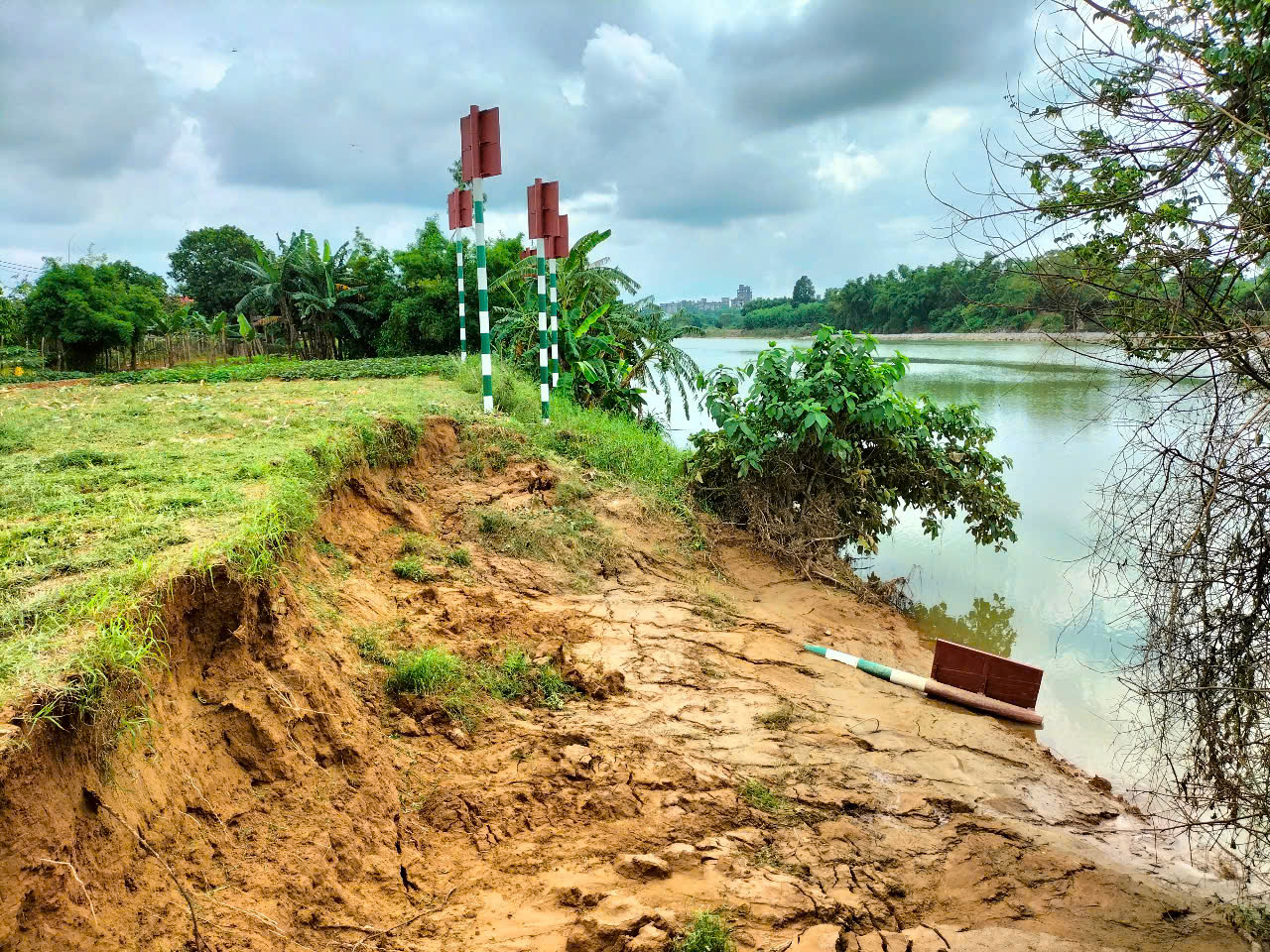 ស្រុក Cam Lo ស្នើ​ឧបត្ថម្ភ​ថវិកា ៥​ពាន់​លាន​ដុង ដើម្បី​សាងសង់​ទំនប់​ការពារ​ការ​បាក់​ដី​នៅ​ច្រាំង​ទន្លេ Hieu។