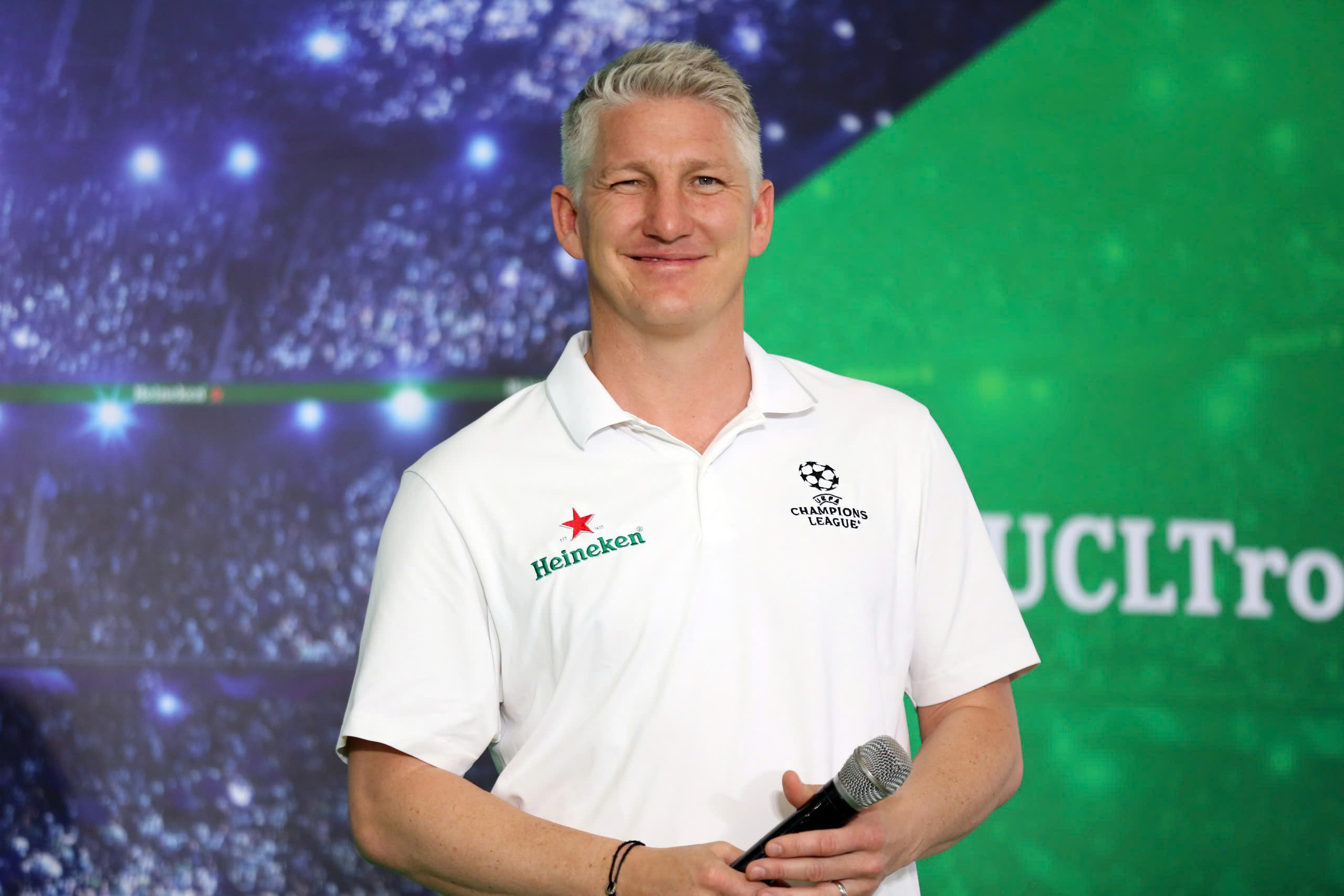 Huyền thoại Bastian Schweinsteiger muốn xem V-League, mong Việt Nam sớm gặp Đức ở World Cup- Ảnh 1.