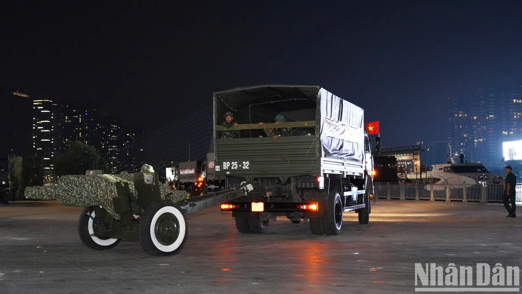 [Photo] Brigade 96 deploys artillery positions overnight for April 30th, photo 2