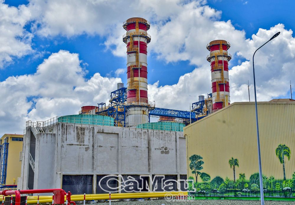 カマウ石油ガス発電会社は、カマウガス・電力・肥料産業クラスターの3つの重要な柱の一つであり、高い役割と割合を果たし、地元産業の発展に貢献しています。 （写真：カマウ1発電所）。