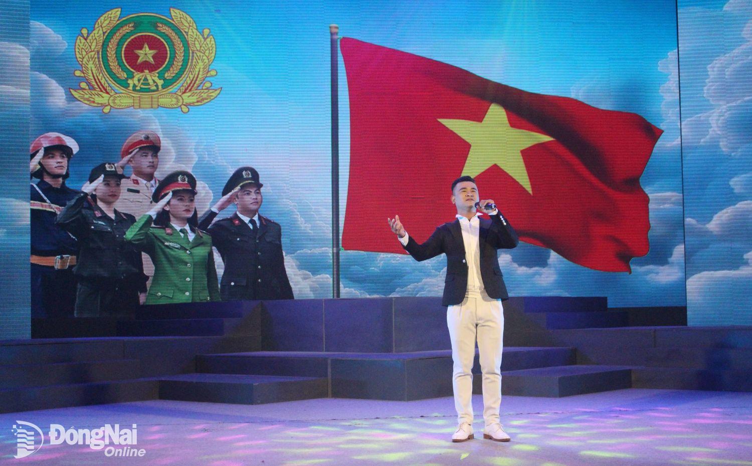 Đơn ca Người vượt qua bóng đêm. Ảnh: My Ny