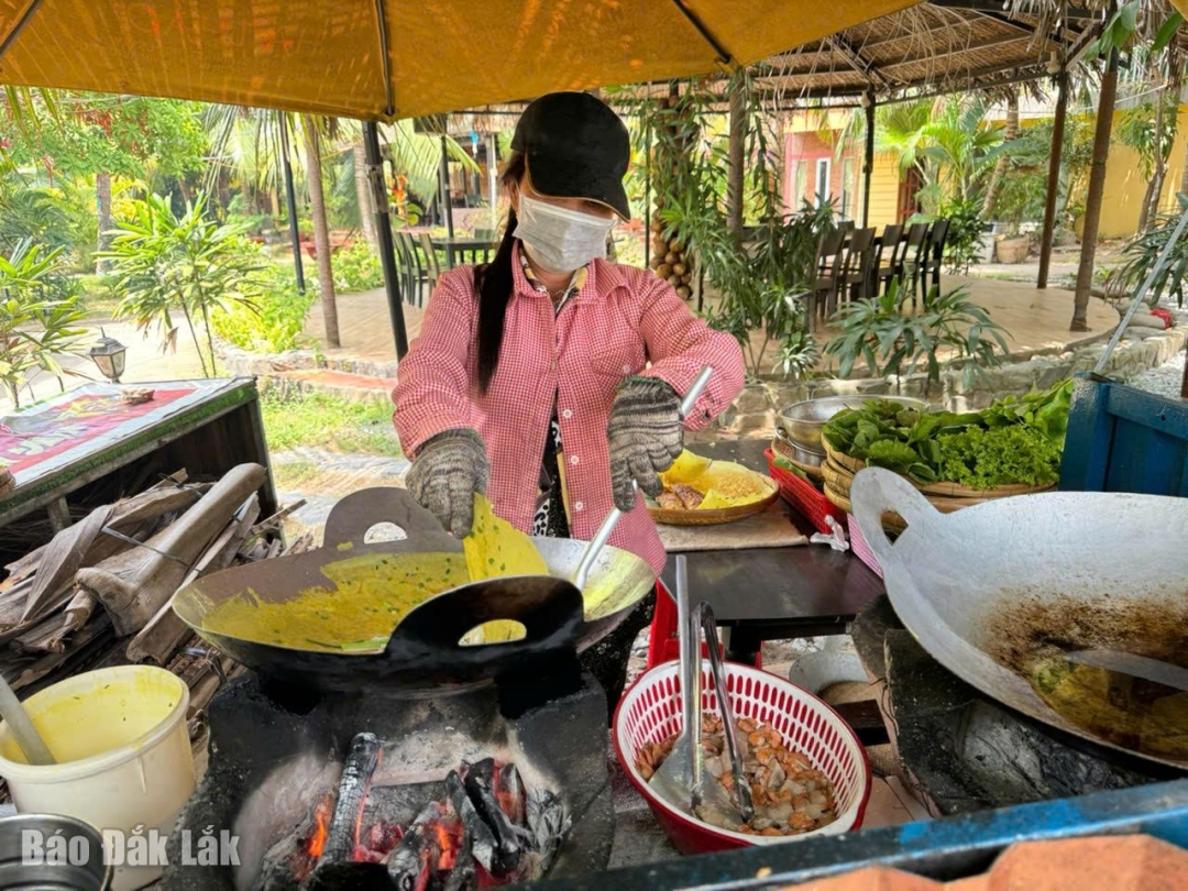After visiting and experiencing, visitors will enjoy Western pancakes.