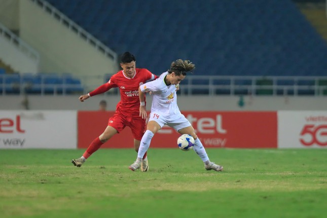 Live Hong Linh Ha Tinh gegen The Cong Viettel 0-1 (Ende von H1): The Cong Viettel eröffnet das Spielstandfoto 14