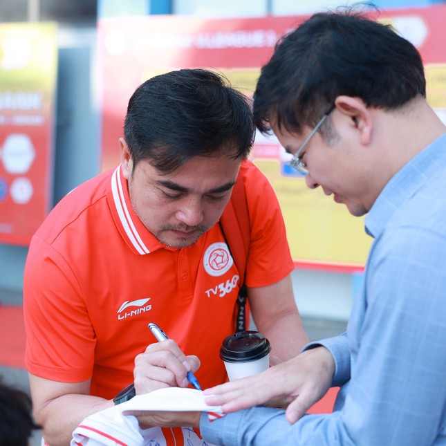 Live Hong Linh Ha Tinh gegen The Cong Viettel 0-1 (Ende von H1): The Cong Viettel eröffnet das Spielstandfoto 16