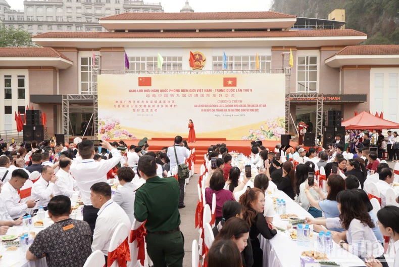 Giao lưu hữu nghị giữa chính quyền và nhân dân hai bên biên giới tại Lạng Sơn ảnh 5