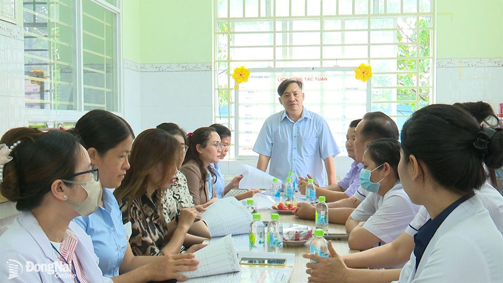 A working group from the provincial Center for Disease Control supervises non-communicable disease prevention at the Tan Binh Commune Health Station, Vinh Cuu District. Photo: Hanh Dung