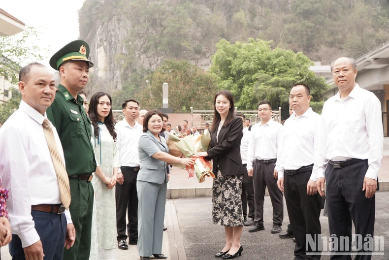 Giao lưu hữu nghị giữa chính quyền và nhân dân hai bên biên giới tại Lạng Sơn ảnh 3