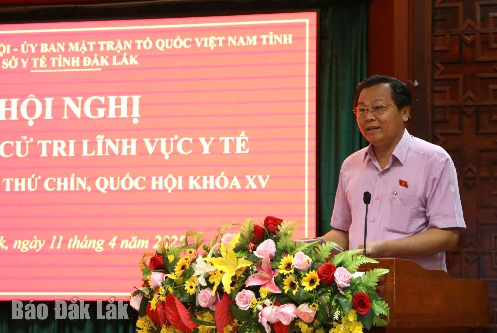 Đại biểu Lưu Văn Đức, Ủy viên Thường trực Hội đồng Dân tộc của Quốc hội thay mặt Đoàn ĐBQH tỉnh báo cáo chương trình, nội dung dự kiến của Kỳ họp thứ 9, Quốc hội khóa XV.